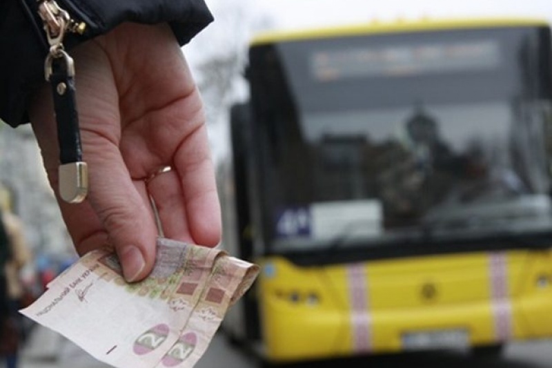 В Запорожье горожане требуют отменить повышение цен на проезд в маршрутках