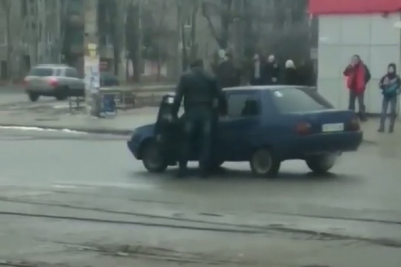 В Запорожье побили водителя, который сделал замечание пешеходу