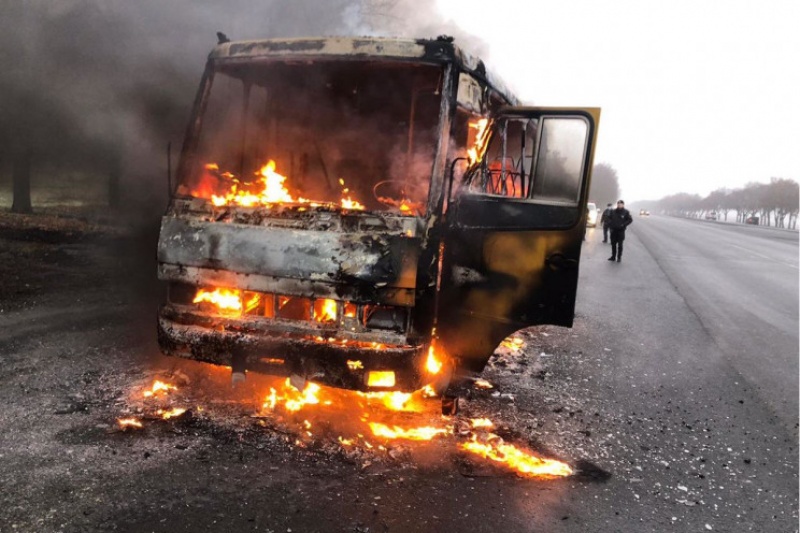 На Дніпропетровщині під час руху загорівся автобус з пасажирами
