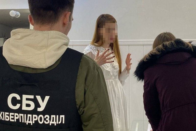 В Киеве СБУ 8 марта задержала женщину-косметолога за критику Зеленского и жалобы на тяжёлую жизнь