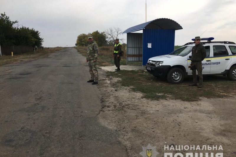 В Запорожской области полицейские и нацгвардейцы оцепили свиноферму