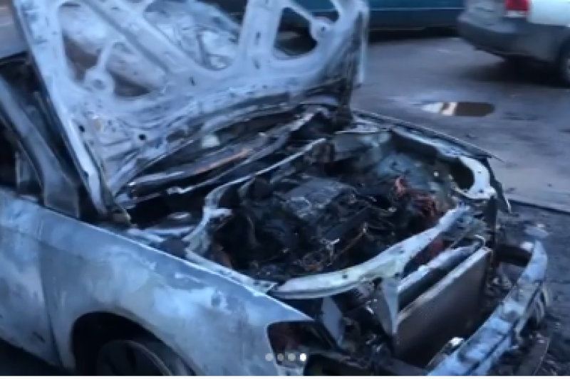 В Запорожье волонтеру неизвестные сожгли автомобиль