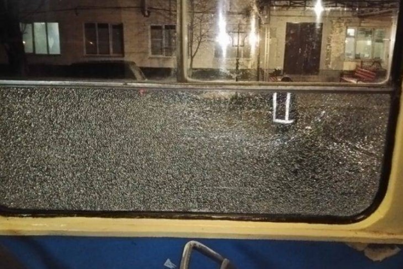 У Дніпрі було скоєно збройний напад на трамвай з пасажирами в салоні
