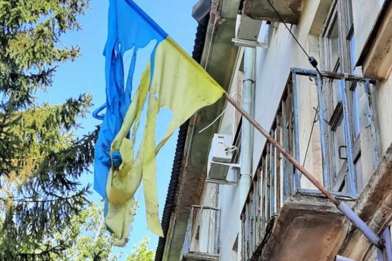 У місті на Дніпропетровщині невідомі пошматували прапор України