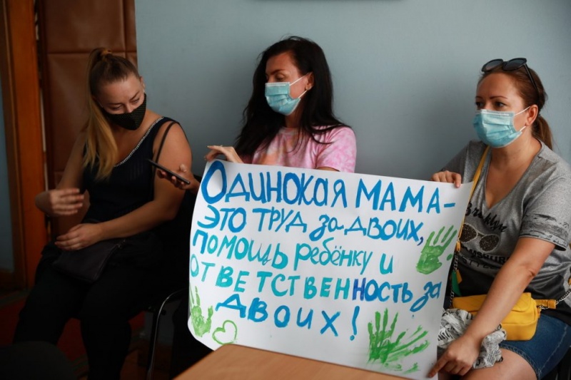 Запорожские матери-одиночки потеряли свои льготы и вышли на митинг