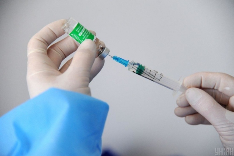 Після щеплення вакциною від коронавірусу в області помер чоловік