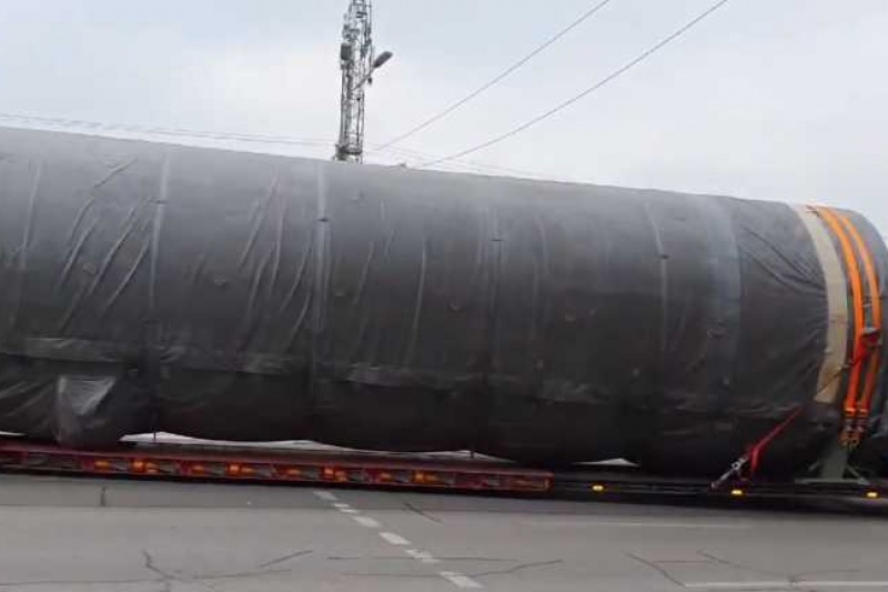 У Дніпрі перевозили величезну ракету