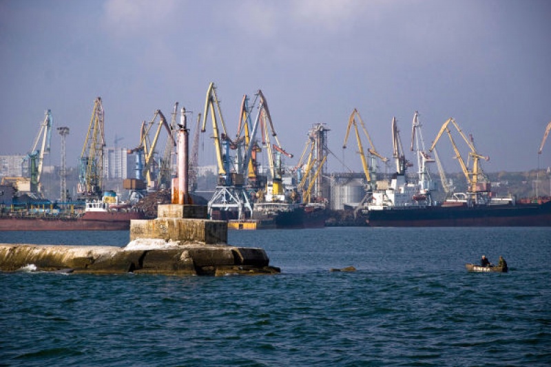 «Пусті слова, а дії інші»: працівники Бердянського порту розкритикували заяви свого керівника