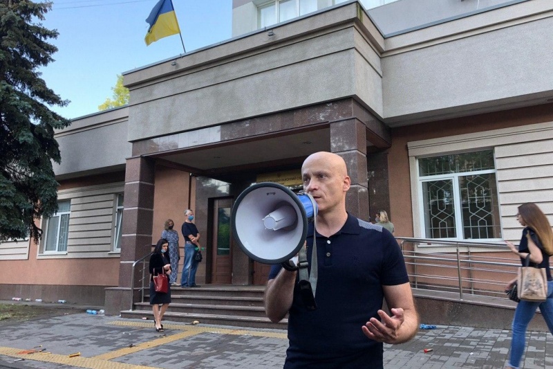 У Києві дніпряни мітингують у підтримку незаконно захопленого хабу Mediaprostir