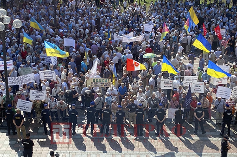 Запорожские пенсионеры МВД вышли на митинг под стены облгосадминистрации