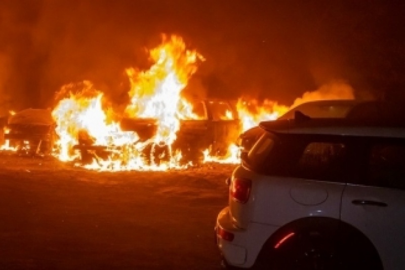 В Запорожье второй день подряд горят элитные авто: на этот раз «Porshe Caynne»