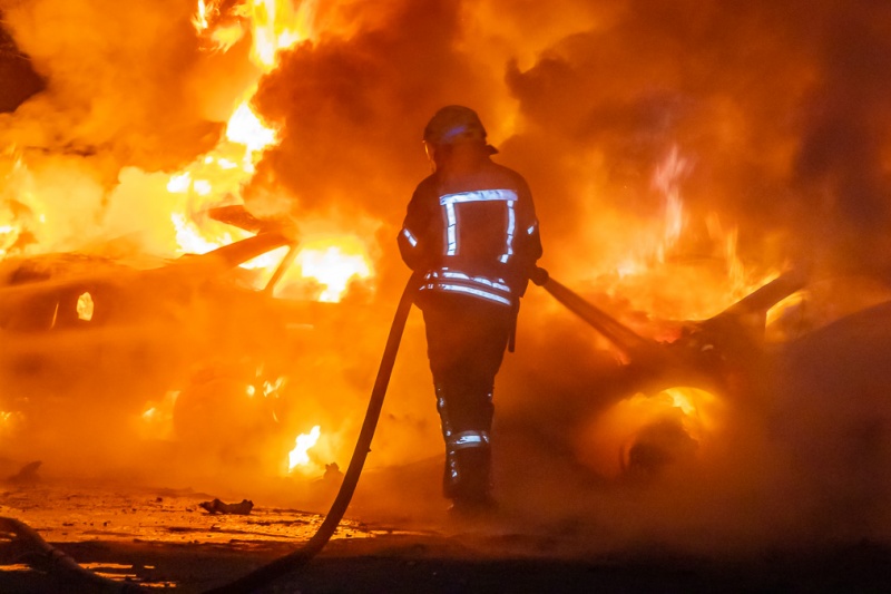 В Днепре на Кротова сгорели 4 автомобиля