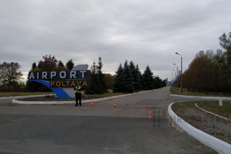 До поліції Полтави надійшло повідомлення про замінування аеропорту