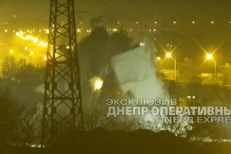 Ушел в историю: в Днепре взорвали здание метизного завода