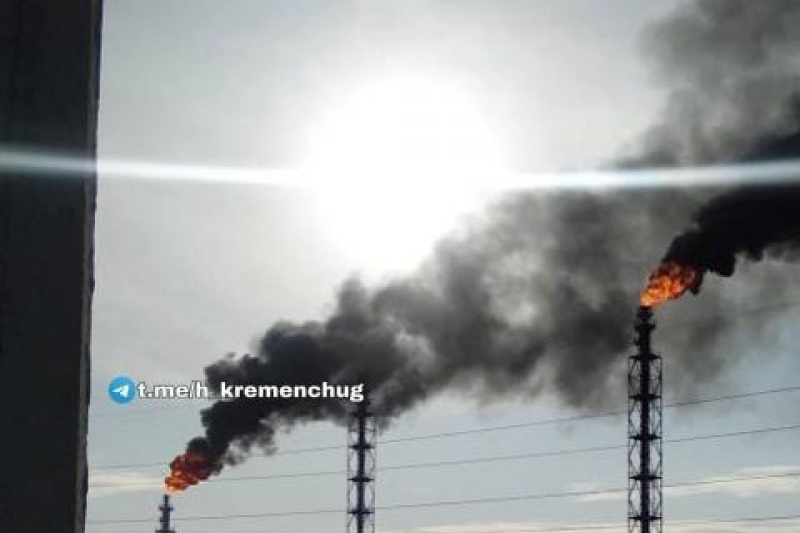 Нафтопереробний завод вкотре сильно димів