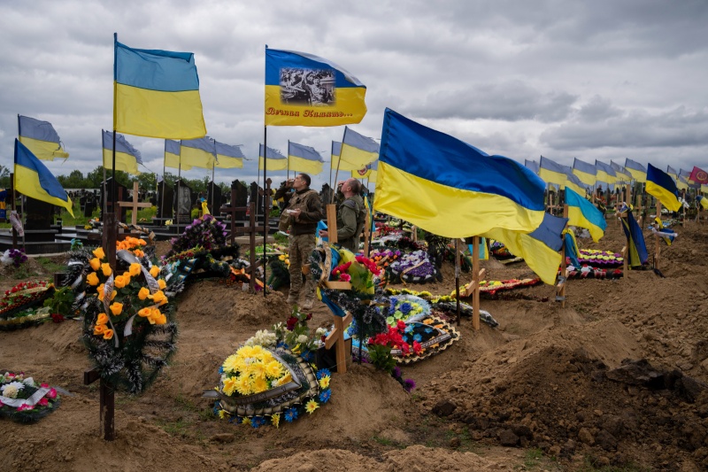 Украина превращается в одно большое кладбище