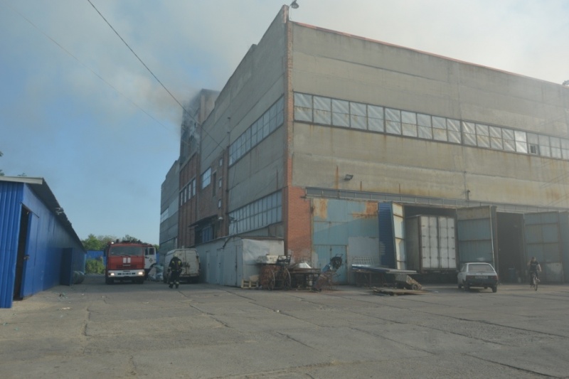 В Днепре горел завод по производству туалетной бумаги
