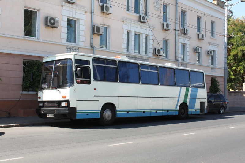 В Одессе военкомы начали тормозить рейсовые автобусы и раздавать мужчинам повестки на утилизацию