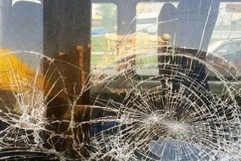 В Бердянске дважды за день обстреляли автобус с пассажирами