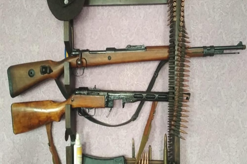У жителя Кам’янсько-Дніпровського району виявили арсенал зброї