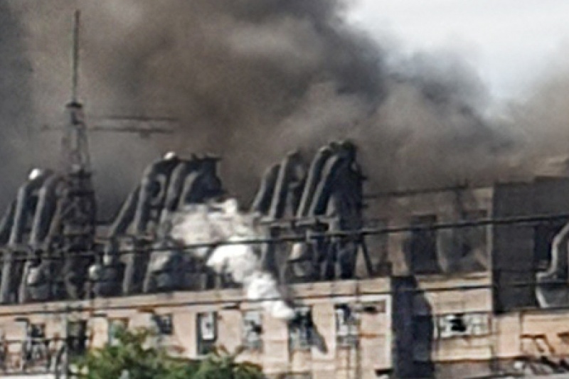 На Приднепровской ТЭС произошел выброс: над Днепром поднялся черный дым