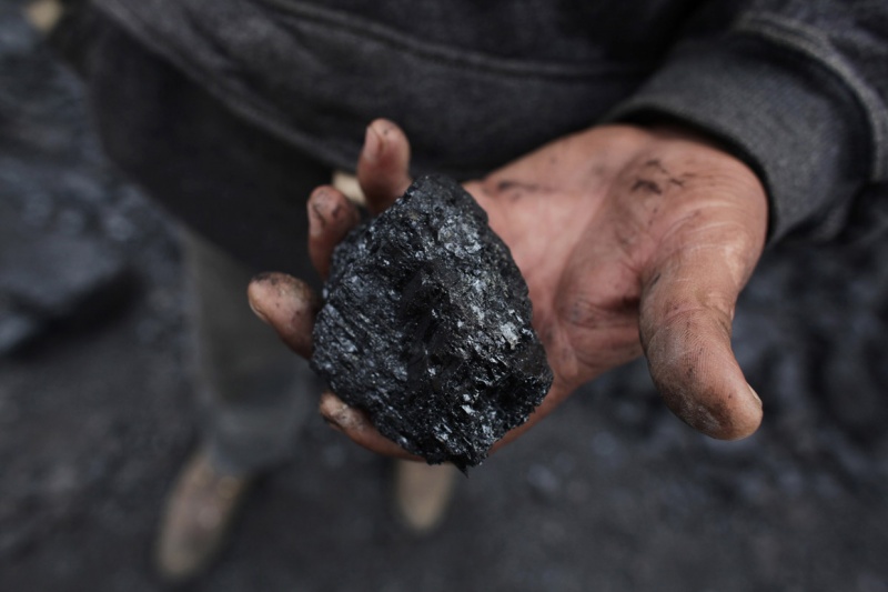 В связи с остановкой шахт олигарха Ахметова Украина теряет 95% добычи угля — Волынец