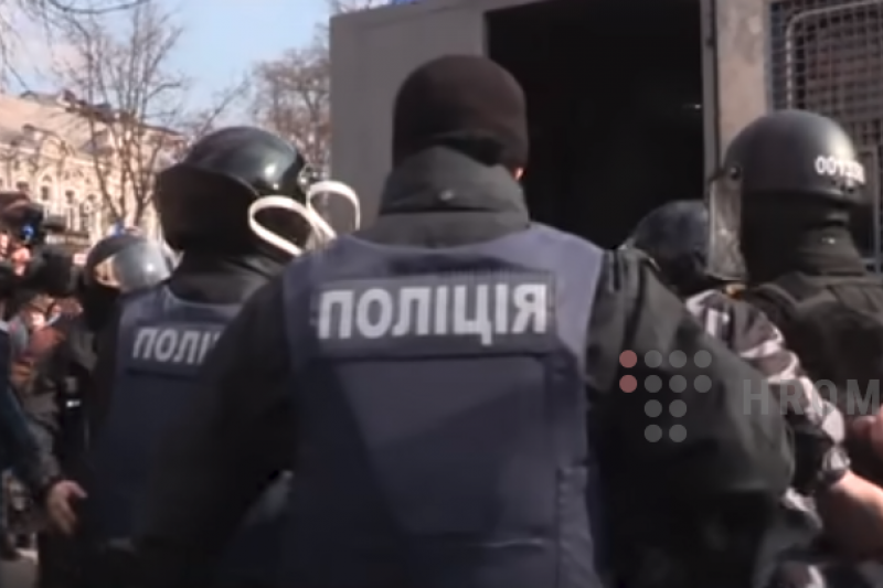 Заступника начальника поліції Полтавщини притягнули до відповідальності за сутичку з Нацкорпусом