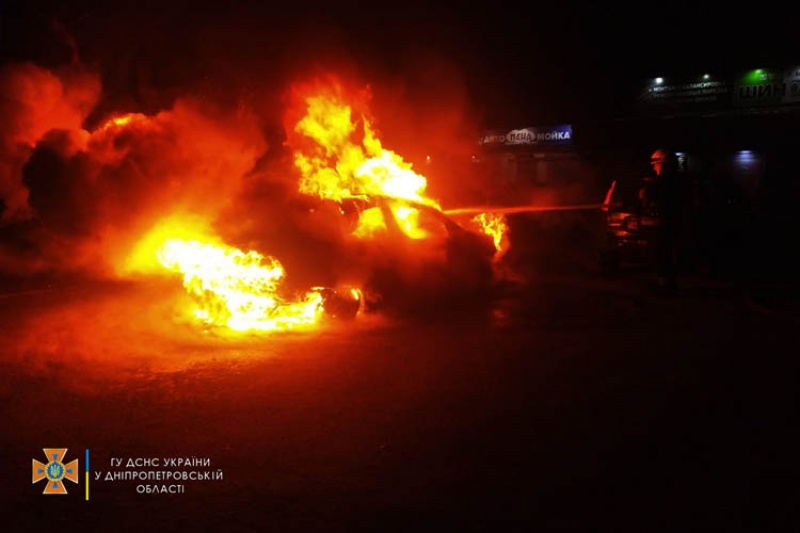 Ночью в Днепре сожгли автомобиль активиста общественной организации