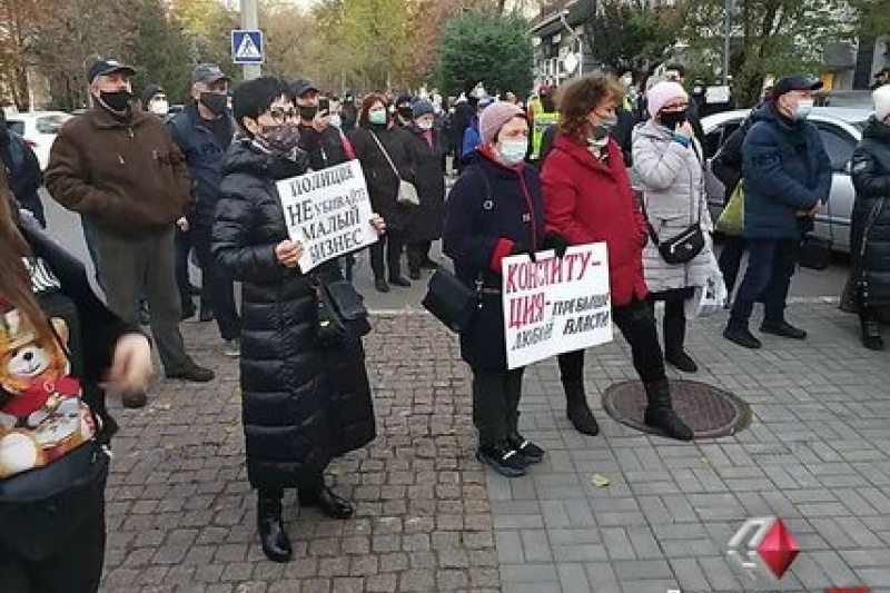 В Бердянске предприниматели митинговали против локдауна