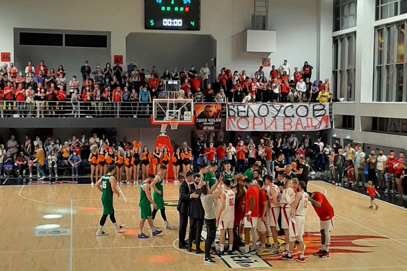 Фанаты «Прометея» вывесили баннер в адрес мэра Каменского «Белоусов, гори в аду!» на матче финала Суперлиги