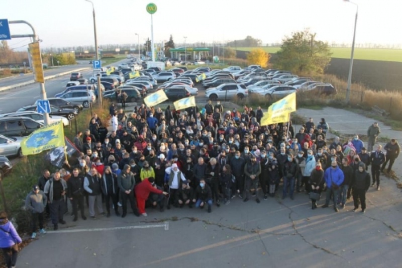 Протест под Запорожьем: Автомобилисты перекрывают дорогу