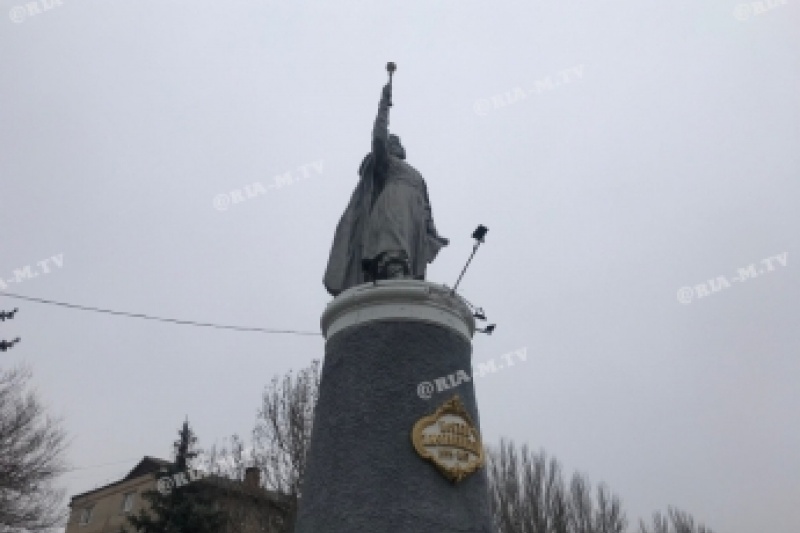 В Мелитополе вандалы добрались до памятника Богдану Хмельницкому