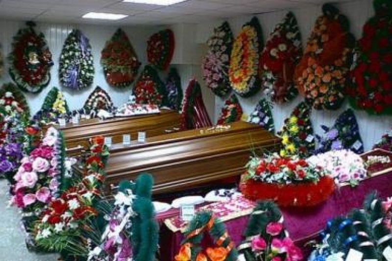 Міська рада у Дніпрі купує півтори тисячі гробів
