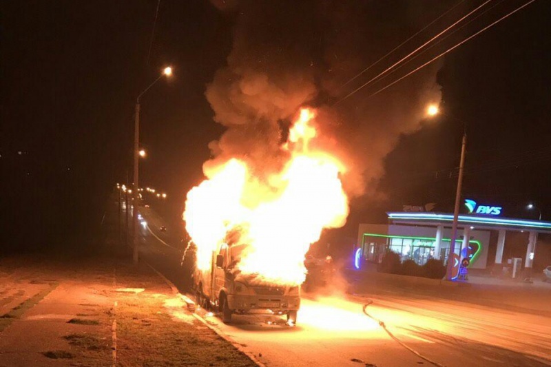 У Полтаві на ходу загорівся мікроавтобус