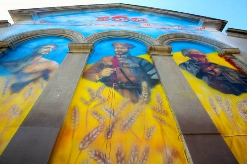 В Запорожье залили краской мурал единства поколений защитников Украины