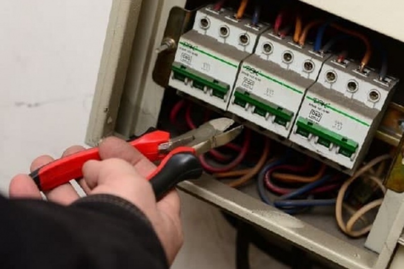 В Запорожье предупреждают: электричество вам могут отключить за долг в любую сумму