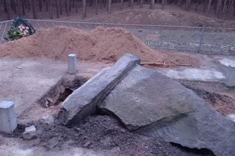 На Полтавщині невідомі пошкодили меморіальний комплекс