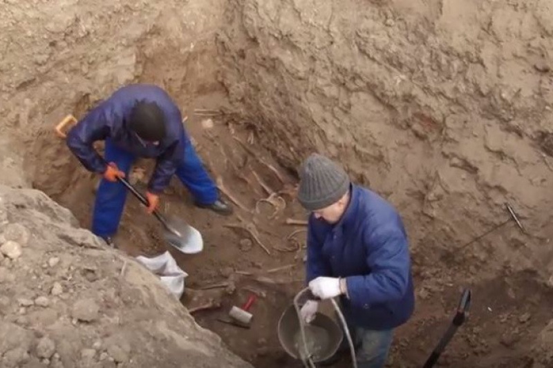 У Дніпрі викопали сотні могил для поховання померлих від коронавірусу