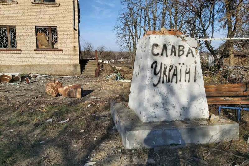 На Херсонщине в с. Давыдов Брод разрушили памятник Суворову