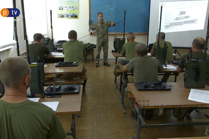 Від телекомунікацій до IT-технологій: у Полтаві готують військових зв'язківців з всієї України