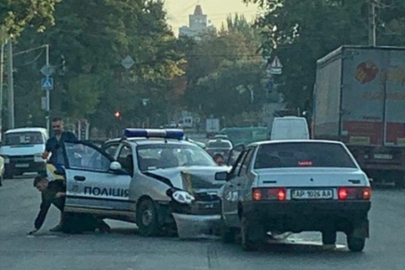 В Запорожье автомобиль полиции охраны спровоцировал ДТП