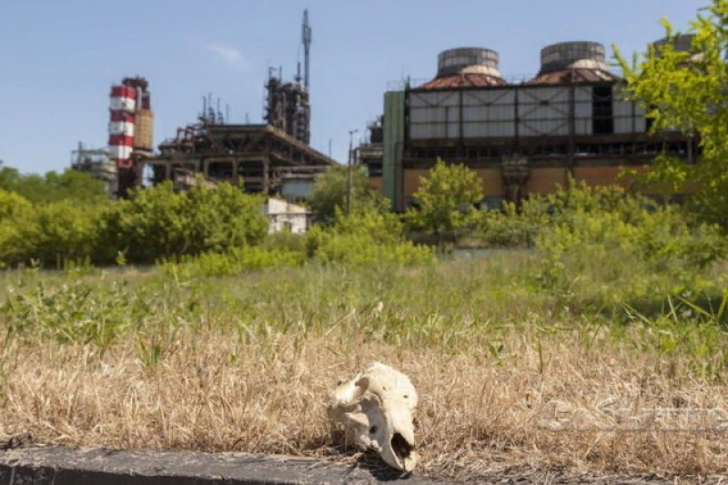 Под Днепром неизвестные разрывают могильники на химически опасном предприятии