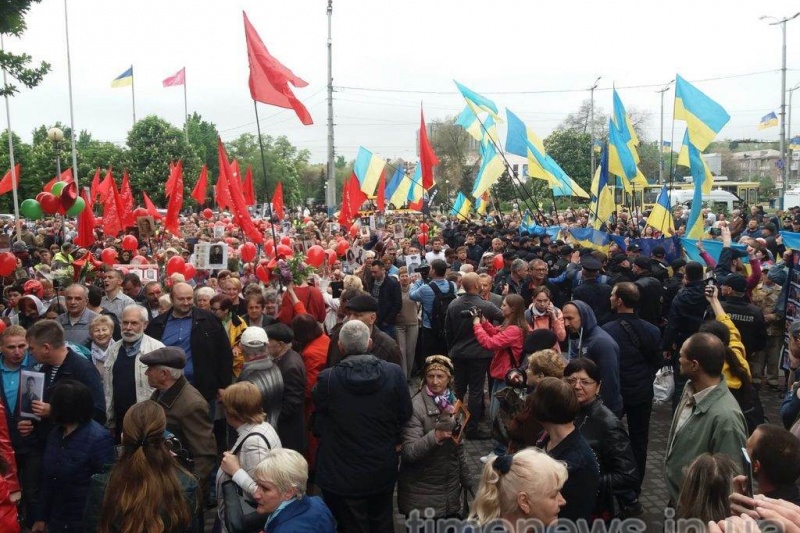 «Слава Украине» и «Фашизм не пройдет»: что кричали на Аллее Боевой Славы