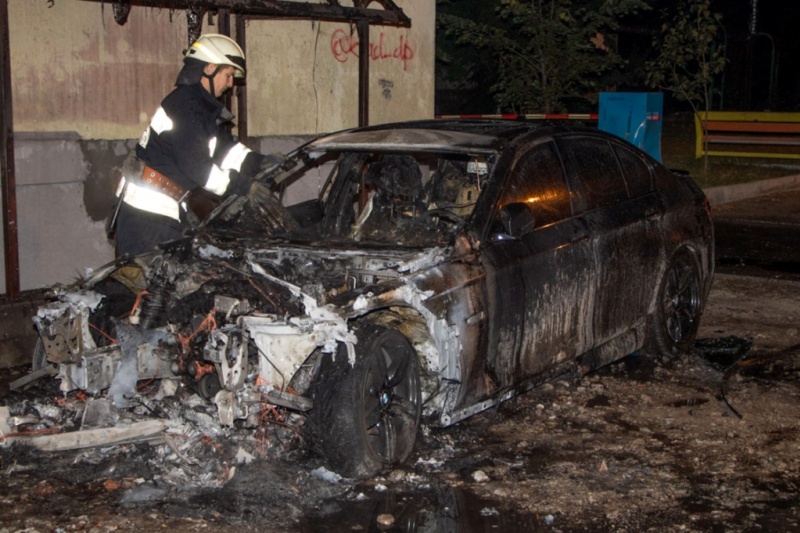 В Днепре за ночь сгорело три машины
