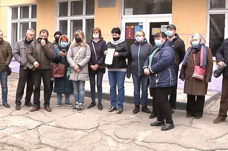 Батьки учнів протестують проти закриття школи у Запоріжжі