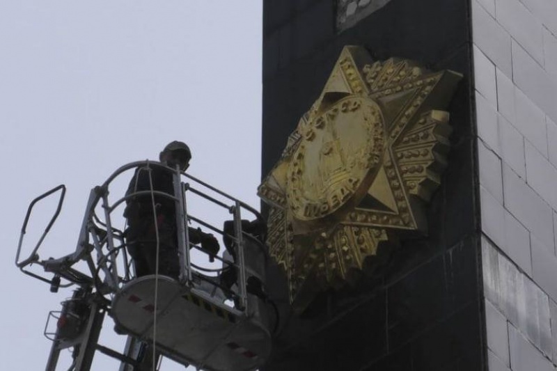 В Луцке с обелиска «Вечная Слава» варварски спилили советскую звезду