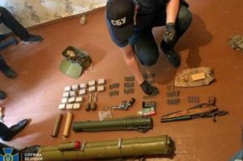 В Кривом Роге обнаружен арсенал оружия из ООС