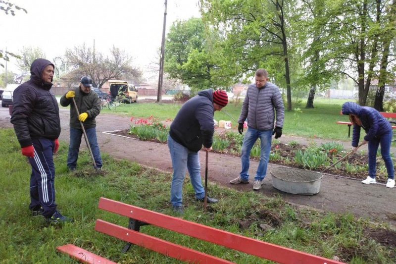 Полтавські соціал-демократи відновили парк коло могили Невідомому Солдату