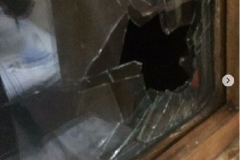 Осколки стекла валялись по всему вагону: поезд Запорожье – Киев забросали камнями