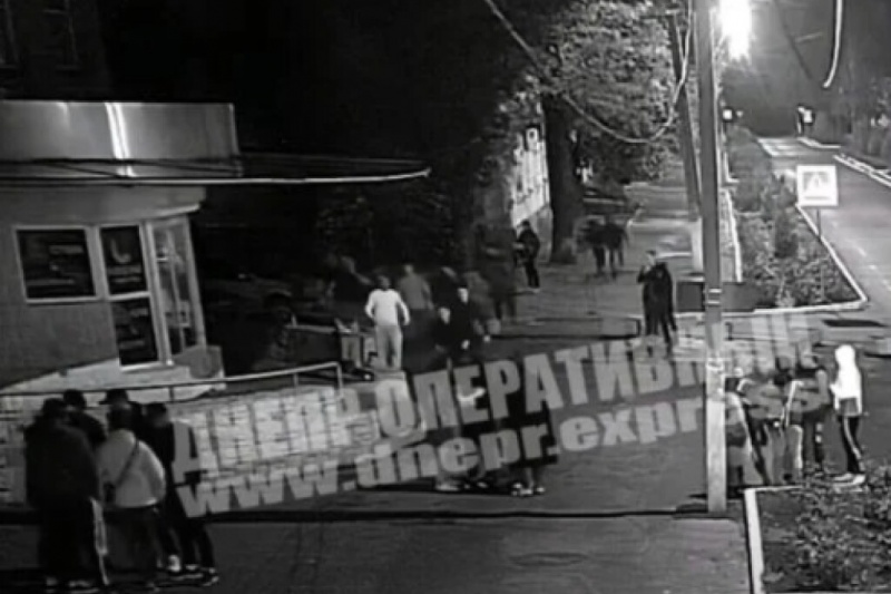 Неизвестные расстреляли четырех парней в ресторане под Днепром
